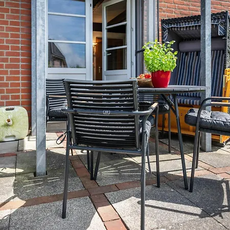 Apartment To Huus