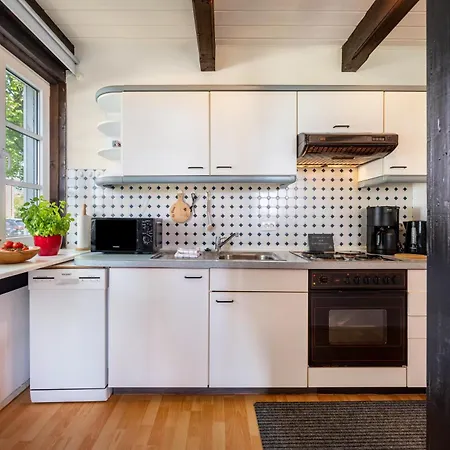 Apartment To Huus *